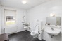 Badezimmer des Behindertengerechtes Ferienhauses fr 14 Personen in Hoge Hexel und Holland